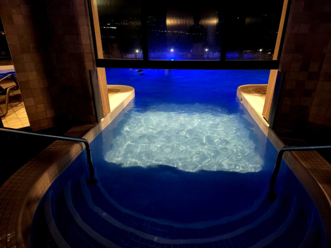 The Royal Kelowna Hotel's pool at nighttime 